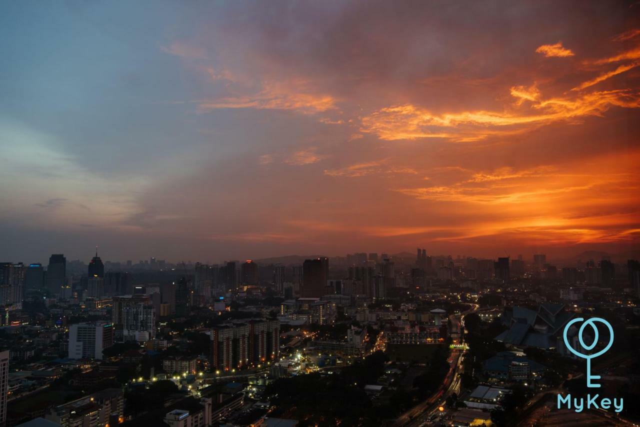 الشقق الفندقية كوالالمبورفي  أجنحة إكسبريشنز بروفيشنال من ماكي غلوبال المظهر الخارجي الصورة Sunset over Bangkok